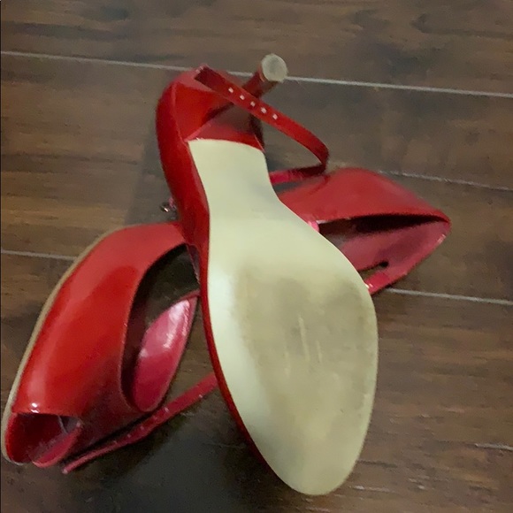 Red heels - Picture 3 of 3